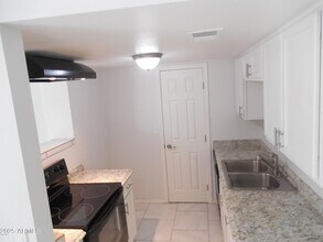4712 E Broadway Rd in Phoenix, AZ - Building Photo - Building Photo