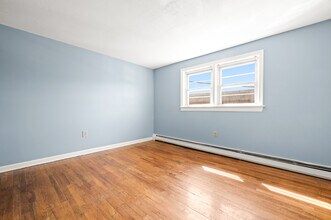 328 Park Ave, Unit D in East Hartford, CT - Building Photo - Building Photo