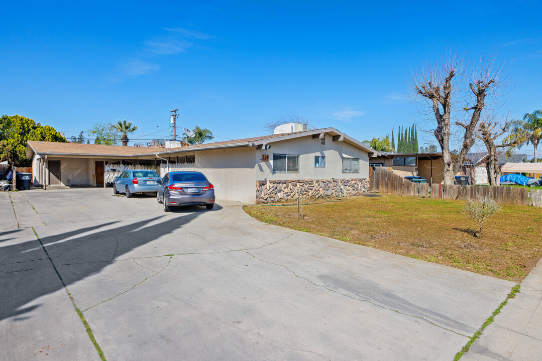 808 E Kaweah Ave in Visalia, CA - Building Photo