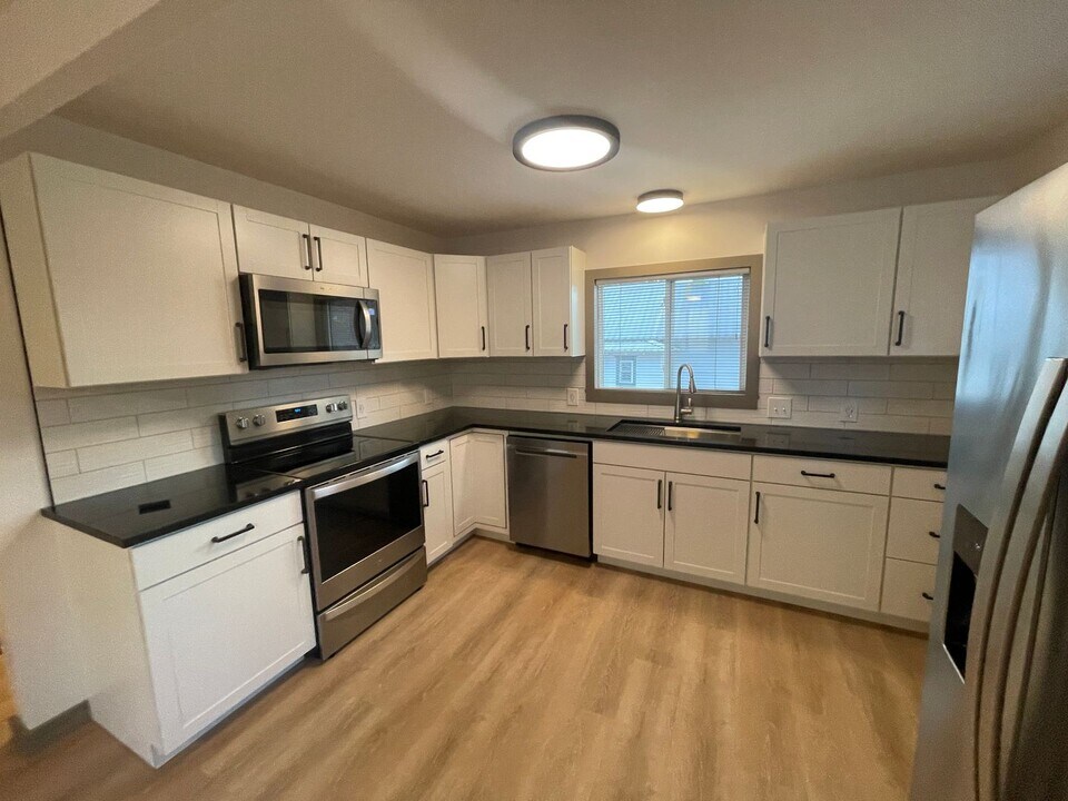 121 Mill Ave in Whitefish, MT - Building Photo