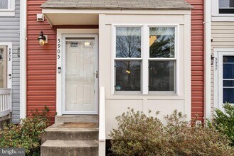 5905 Sir Cambridge Way in Alexandria, VA - Building Photo - Building Photo