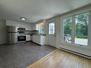 3 Villa Rd in Westbrook, ME - Building Photo - Building Photo