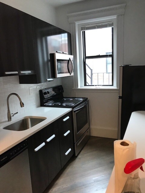 11 Queensberry St, Unit 13 in Boston, MA - Building Photo