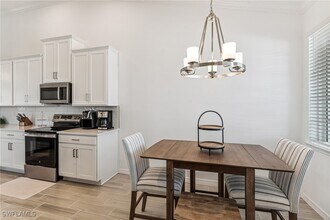 11801 Venetian Lagoon Dr in Ft. Myers, FL - Foto de edificio - Building Photo