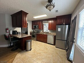 40 Sapphire Ln in Franklin Township, NJ - Building Photo - Building Photo