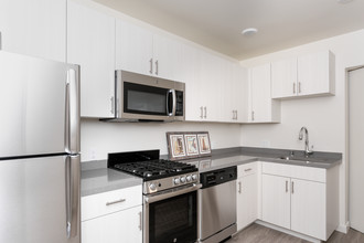 Ocean Avenue Apartments in Santa Monica, CA - Building Photo - Interior Photo