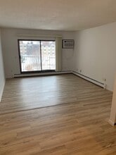 1640 Highway 36 W, Unit 349 in Roseville, MN - Foto de edificio - Building Photo