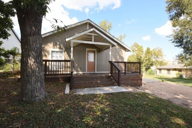 2817 E 22nd St in Austin, TX - Building Photo - Building Photo