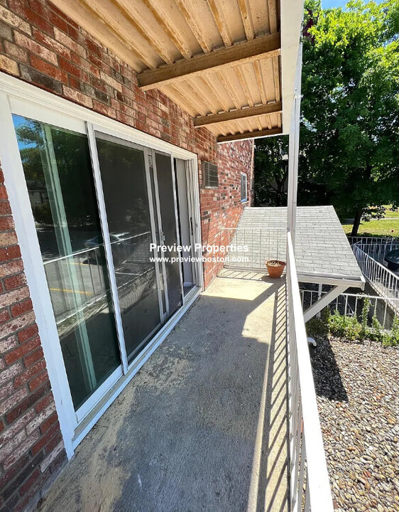 73 Charlesbank Rd, Unit 201 in Newton, MA - Building Photo