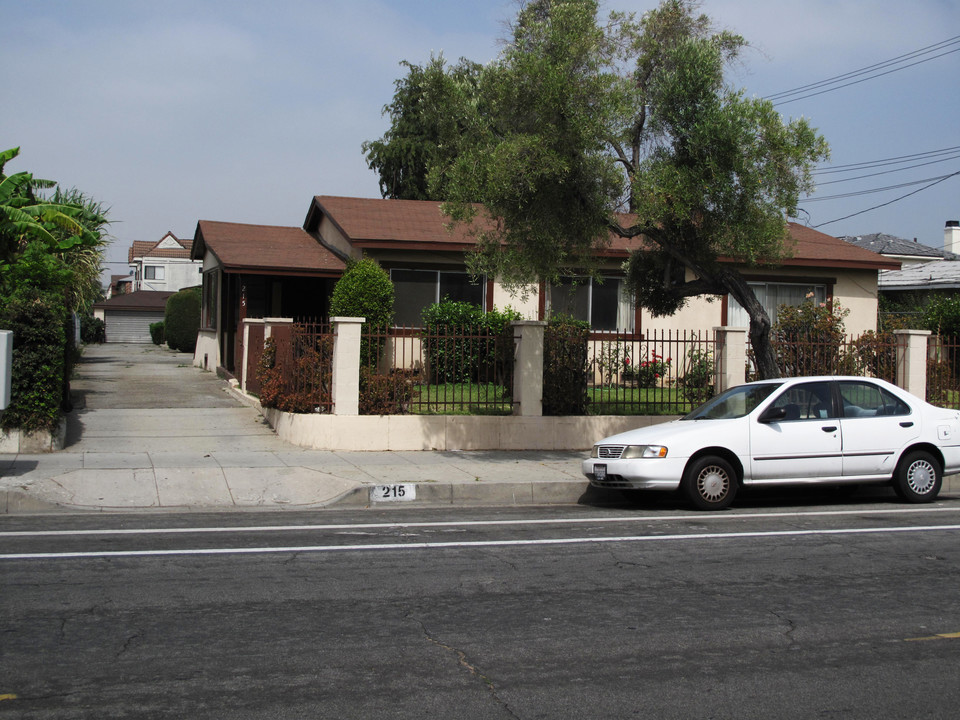 215 N Alhambra Ave in Monterey Park, CA - Building Photo