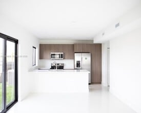 238 NW 11th Ct in Florida City, FL - Building Photo - Building Photo