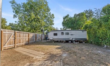 112 Linda Dr in San Marcos, TX - Building Photo - Building Photo