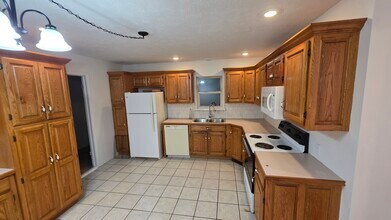 808 S Elgin Ave in Bolivar, MO - Building Photo - Building Photo