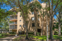 Imperial Pines Condominiums in Clearwater, FL - Foto de edificio - Building Photo