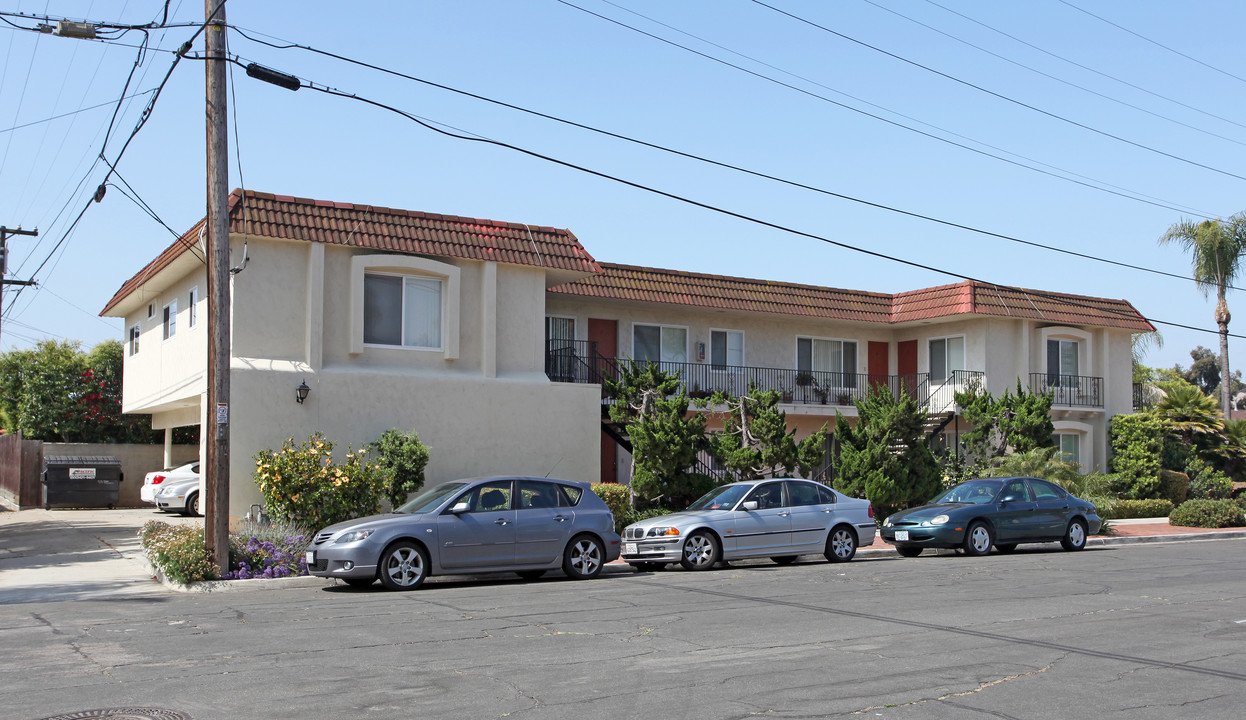 Villa Loraine Apartments in San Diego, CA - Building Photo