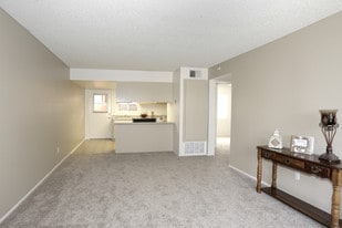 Mayberry Colony Apartments in Hemet, CA - Building Photo