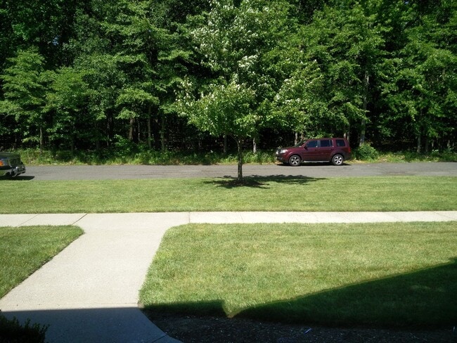 944 Thomas Ave in North Brunswick, NJ - Building Photo - Building Photo