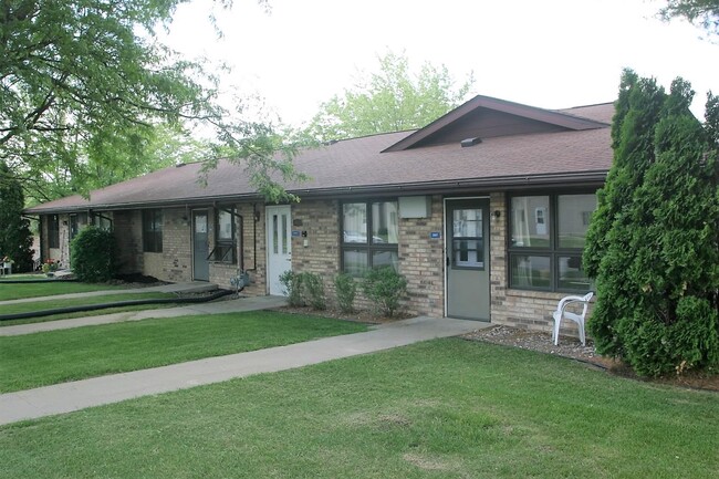 Emerald Kourt Apartments in Platteville, WI - Building Photo - Building Photo