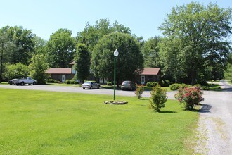 Razer Apartment Complex in West Frankfort, IL - Building Photo - Building Photo