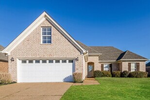 2700 Cherry Tree Dr in Southaven, MS - Building Photo