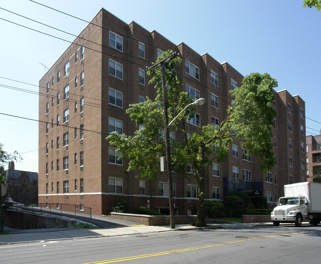 10 Lake St in White Plains, NY - Building Photo - Building Photo