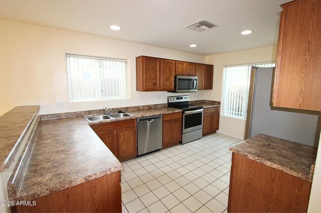 15079 W Lincoln St in Goodyear, AZ - Building Photo - Building Photo