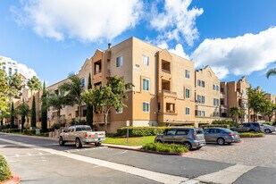 Villa Vicenza in San Diego, CA - Building Photo