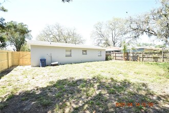 10709 N Connechusett Rd in Tampa, FL - Building Photo - Building Photo