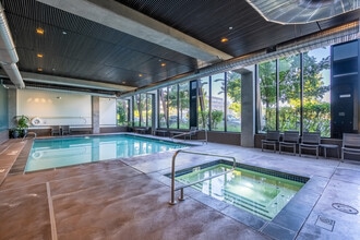 Discovery West in Issaquah, WA - Foto de edificio - Interior Photo