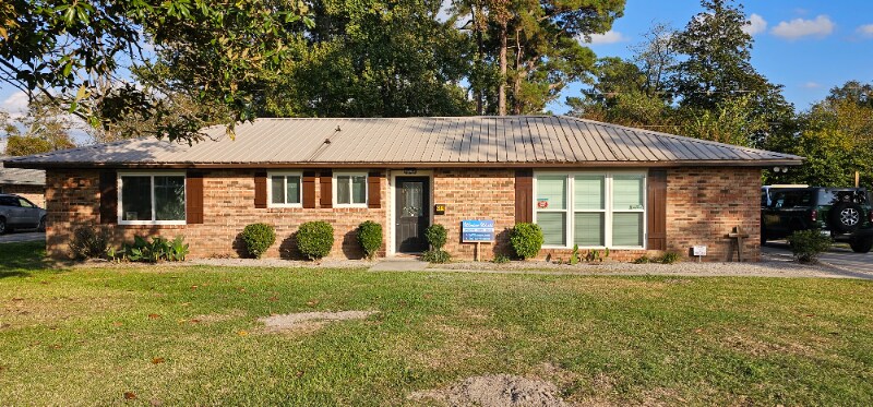 915 Sharon St in Denham Springs, LA - Building Photo