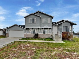 5404 W Sunfalls Ct in Salt Lake City, UT - Building Photo