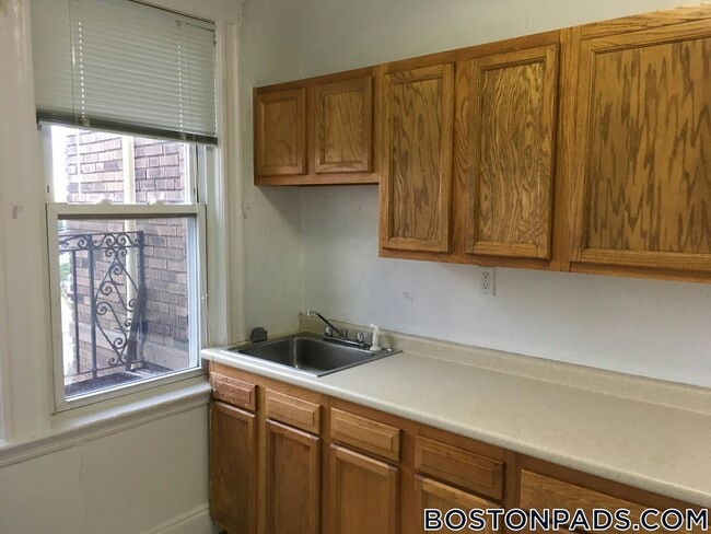 1638 Commonwealth Ave in Boston, MA - Building Photo - Building Photo