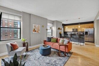 400 Walnut St in Des Moines, IA - Building Photo - Building Photo