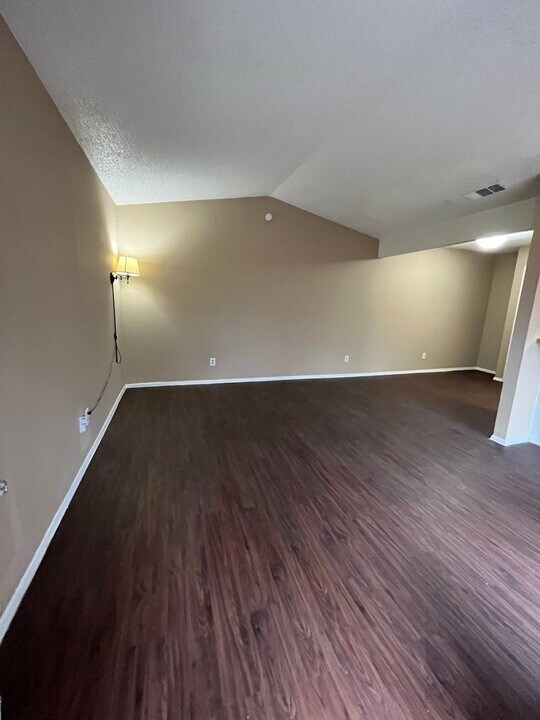 806 Sirocco Dr in Austin, TX - Building Photo