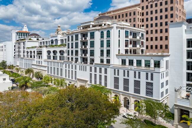 Giralda Place Residences in Coral Gables, FL - Building Photo - Building Photo
