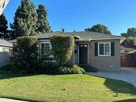 6034 Centralia St in Lakewood, CA - Building Photo