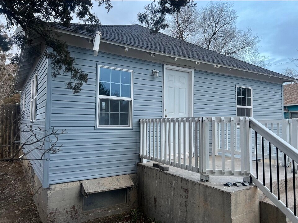 715 W 8th St in Colby, KS - Building Photo