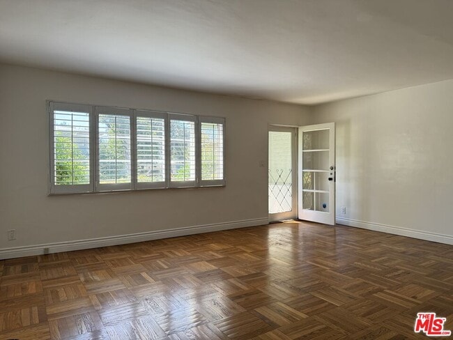 5183 Village Green in Los Angeles, CA - Building Photo - Building Photo