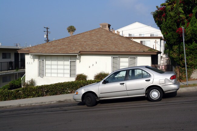 223 Sierra St in El Segundo, CA - Foto de edificio - Building Photo