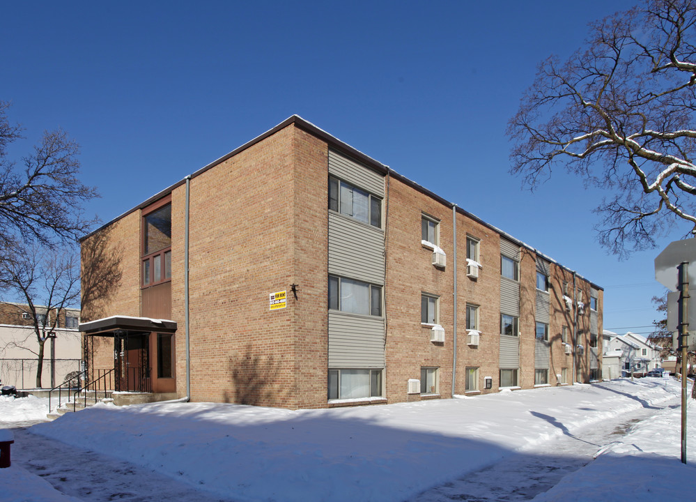 327 University Ave SE in Minneapolis, MN - Building Photo