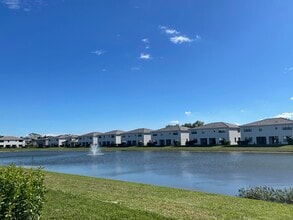 8792 Antarus Dr in Wellington, FL - Foto de edificio - Building Photo