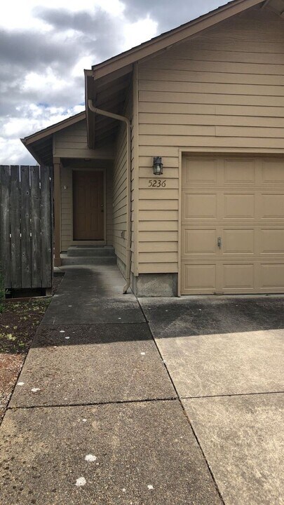 5236 SW Technology Loop in Corvallis, OR - Building Photo