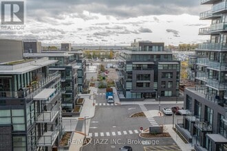 1600 Charles St in Whitby, ON - Building Photo - Building Photo