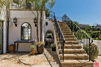 2420 Chislehurst Dr in Los Angeles, CA - Building Photo - Building Photo