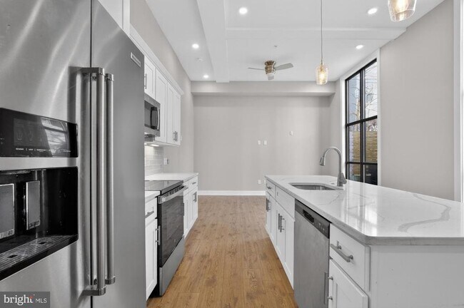 property at 2034 N Front St