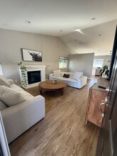 1218 Gatling Ct in Vista, CA - Foto de edificio - Building Photo