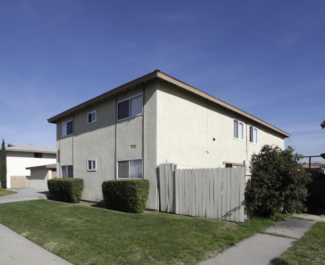 5866 Rostrata Ave in Buena Park, CA - Building Photo - Building Photo