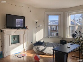 71 Pontiac St, Unit 1 in Boston, MA - Building Photo - Building Photo
