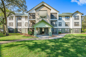 Forest Lake in Lutz, FL - Foto de edificio - Building Photo