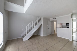 Vista Arbor in Houston, TX - Building Photo